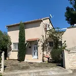 Bord De וילה סרביון