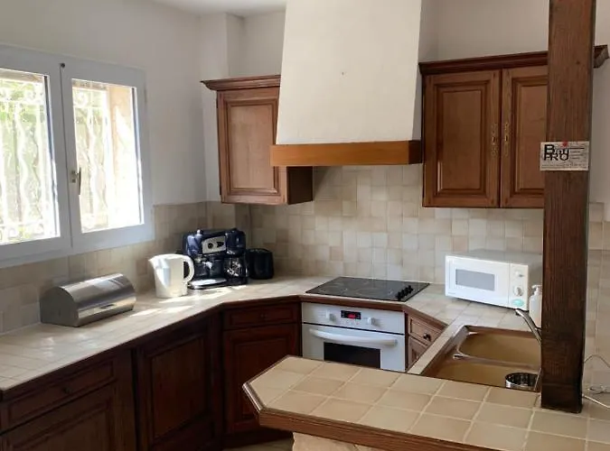 Bord De וילה סרביון